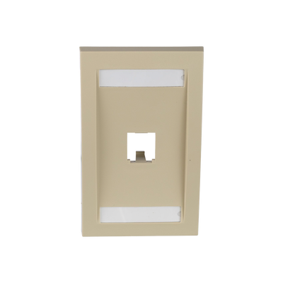 Placa de Pared Vertical Ejecutiva, Salida Para 1 Puerto Mini-Com, Con Espacios Para Etiquetas, Color Marfil