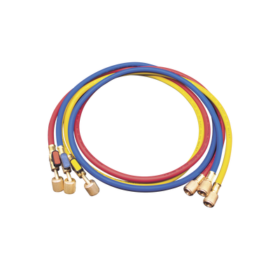 Juego de Mangueras de Refrigerante MM360 / 3 Mangueras 150 cm con Válvulas de Cierre / Presión Trabajo 55 bar (800 psi) / Presión Ruptura 276 bar (4000 psi) / Conexiones 1/4 SAE Hembra y Macho / Identificación por Color Rojo-Az