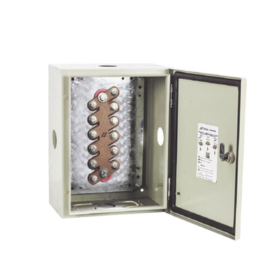 Barra de Unión y Distribución de Hilos Tierra Física con Gabinete de 2350 Amperes de Capacidad.