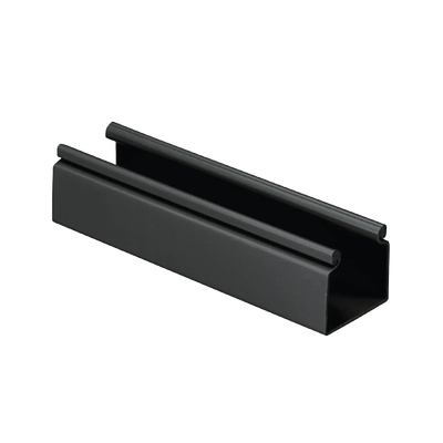 Canaleta FiberRunner™ 2X2 sin Tapa, de PVC Rígido, Sin Orificios de Montaje, Color Negro, 1.8 m de Largo