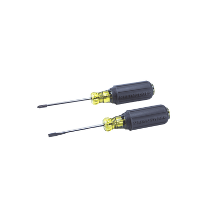 Juego de 8 Desarmadores con Mango Cushion-Grip™: 2 de punta Plana de 1/4'' (6.4 mm) y 5/16'' (7.9 mm); 2 de punta Cabinet de 5/16'' (7.9 mm) y 3/16'' (4.8 mm); tres de punta Phillips n.º 1, n.º 2 y n