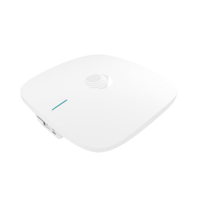 Access Point cnPilot XE3-4 WiFi 6/6E 802.11ax (2.4, 5 y 6 GHz), 3 radios definidos por software (SDR), MU-MIMO 4x4, Políticas de control de aplicaciones, hasta 1,500 clientes, gestión desde la nube, hasta 6.6 Gbps.