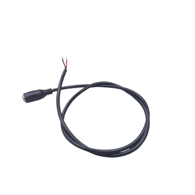 Cable con Conector Macho (Pigtail) / Forro Negro | Alimentación para Vcc con Puntas Libres | Polarizado | Largo 22 cm (8.66 Pulgadas) | Calibre 22AWG.