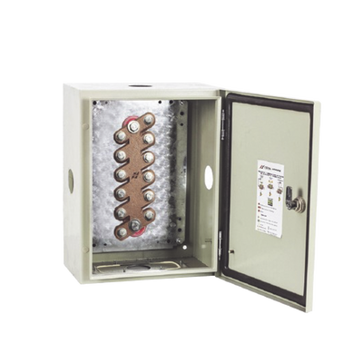 Barra de Unión y Distribución de Hilos Tierra Física con Gabinete de 2350 Amperes de Capacidad.