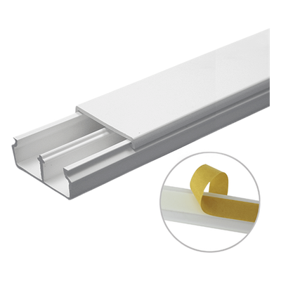 Canaleta en color blanco de PVC auto extinguible, con divisón 35 x 17, tramo de 6 pies, con cinta adhesiva (5301-21252)