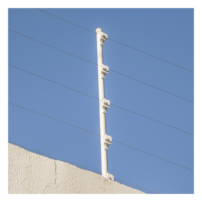 Aislador de Paso Blanco Reforzado para Cercos Eléctricos / Aislamiento hasta 18 kV / Resistente a Clima Extremo / Polipropileno y Policarbonato - Imagen 4