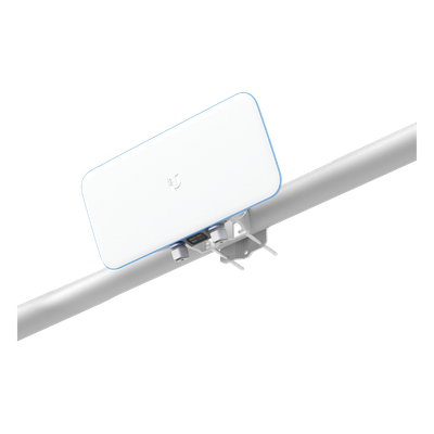 Access Point WiFi UniFi Base Station XG para exterior IP67, alto rendimiento en escenarios exigentes, tres radios 802.11ac Wave 2 MU-MIMO 4X4 /antenas de 90° y 50° con Beamforming, hasta 1500 usuarios, puerto de 10G / WiFi solo en 5 GHz